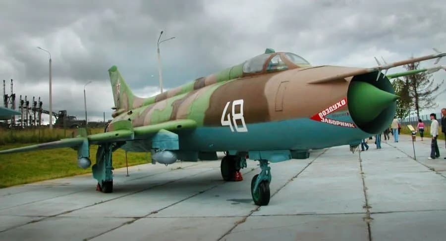 Су-17М истребитель-бомбардировщик
