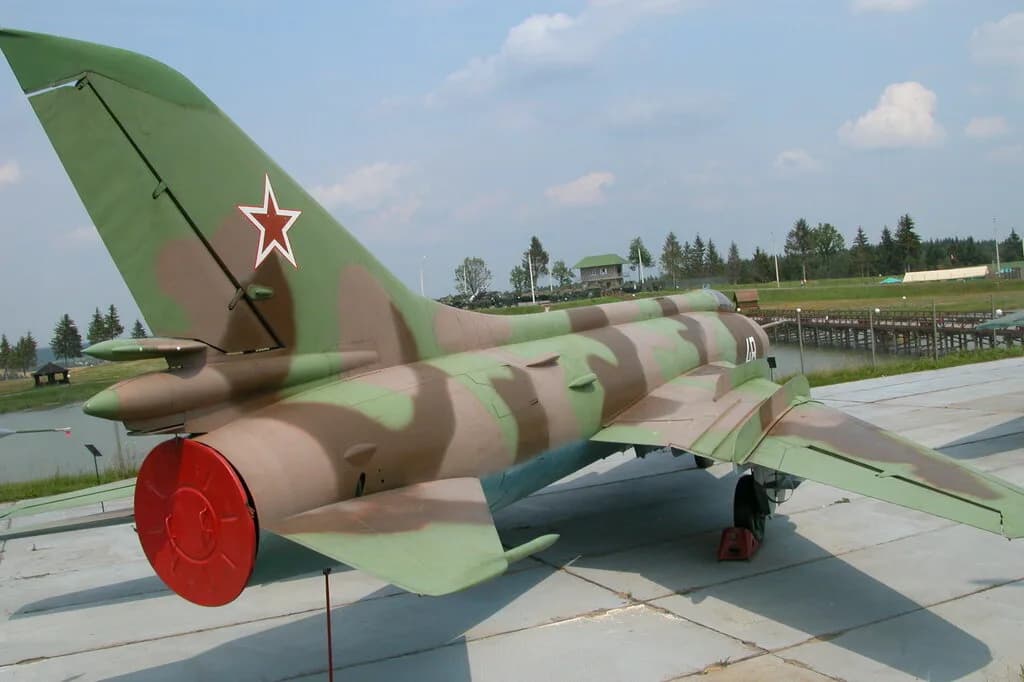 Су-17М истребитель-бомбардировщик — фото 3