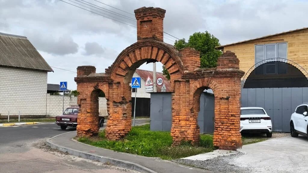 Ворота Покровской церкви — фото 6