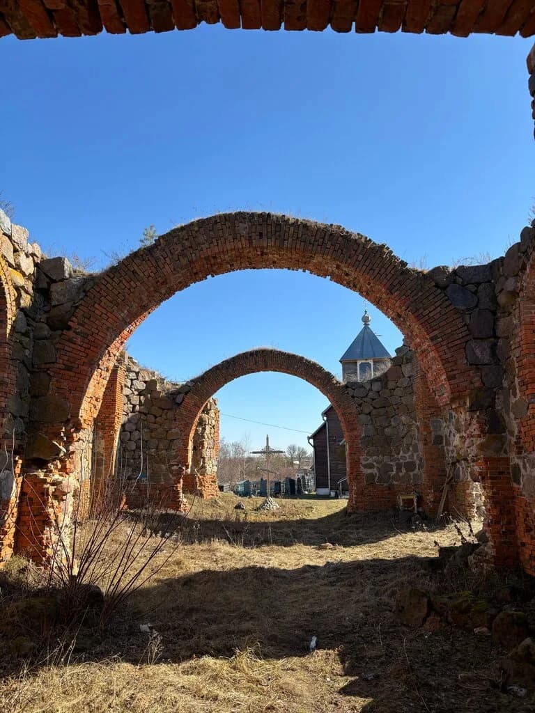 Руины недостроенной церкви — фото 2