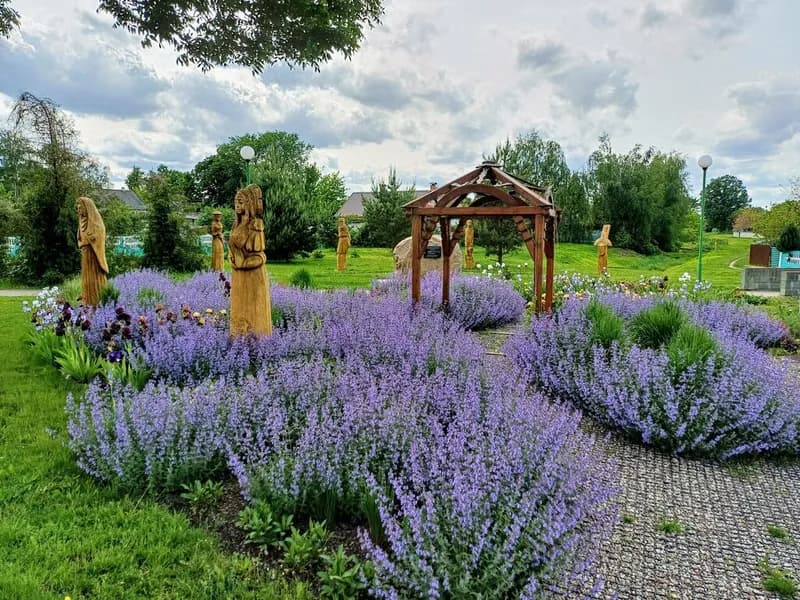 Деревянные скульптуры