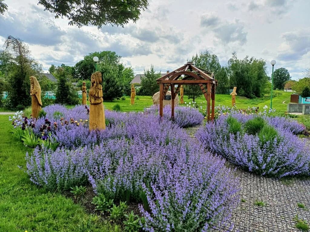 Деревянные скульптуры