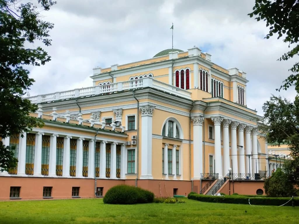 Дворец Румянцевых и Паскевичей