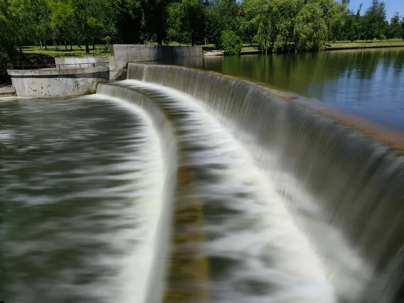 Искусственный водопад