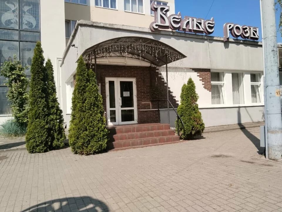 Белые розы