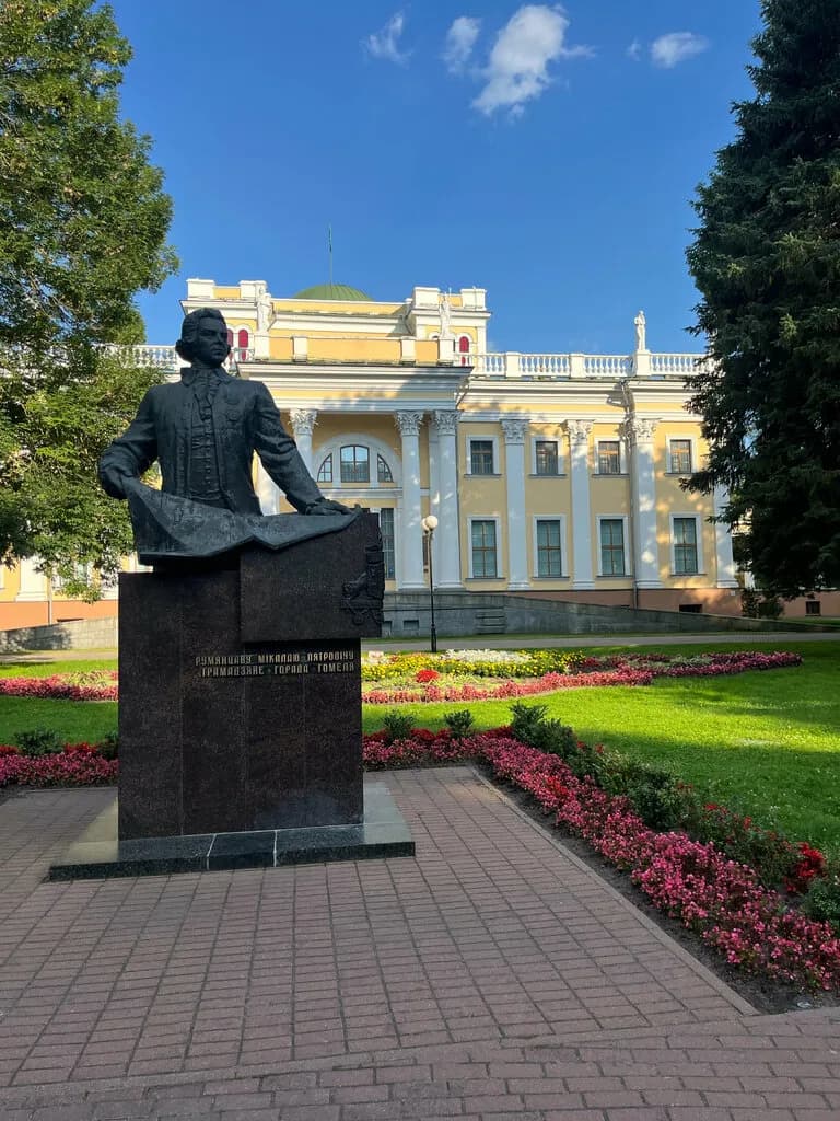 Дворец Румянцевых и Паскевичей — фото 2
