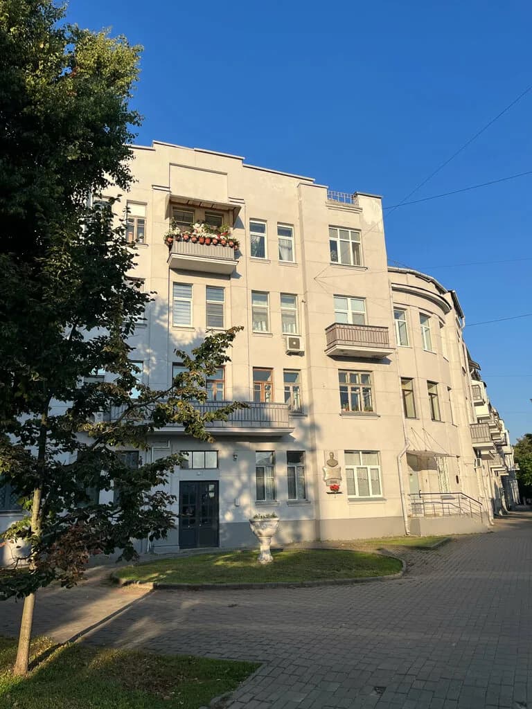 Круглый серый дом — фото 2