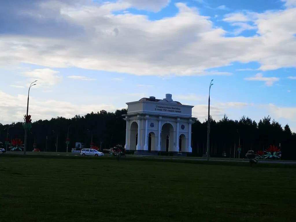 Триумфальная арка Создателям Могилёва в честь 750-летия города — фото 6