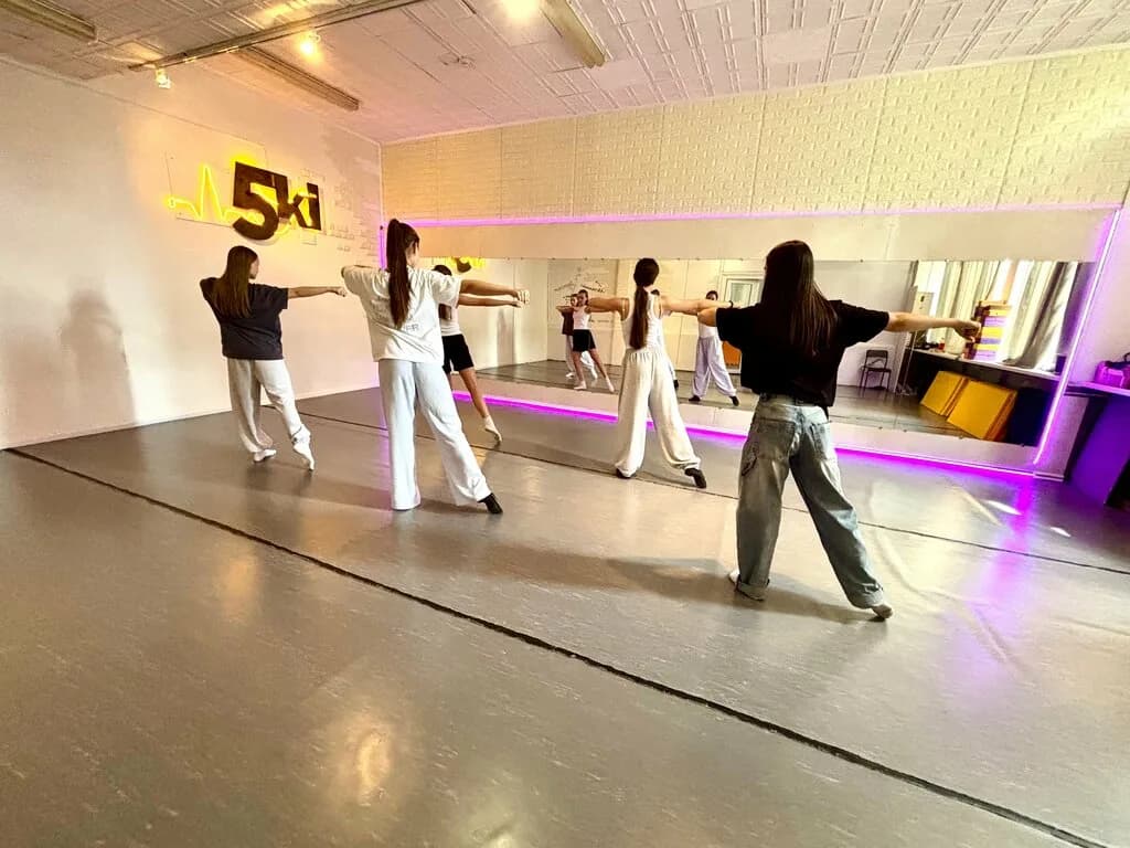 Детская студия современной хореографии «ПяТкИ dance studio (дэнс студия)»