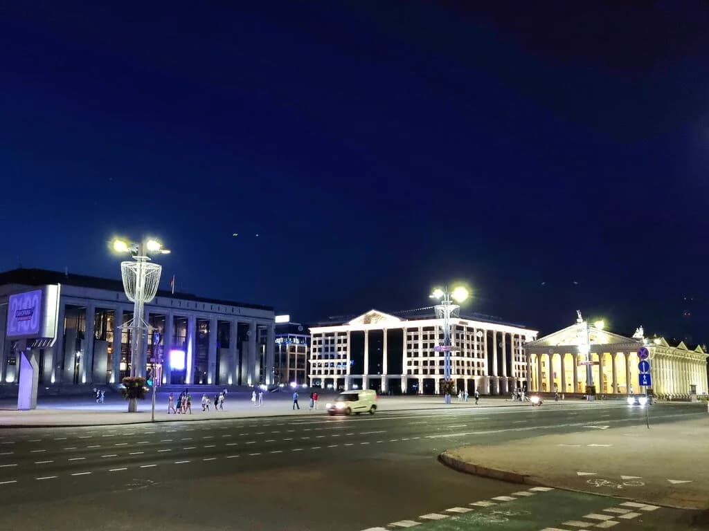 Октябрьская площадь