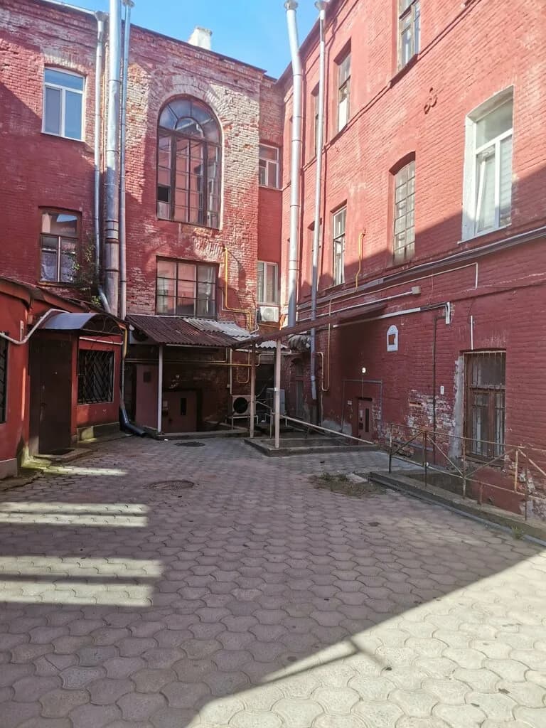 Красный дворик — фото 4