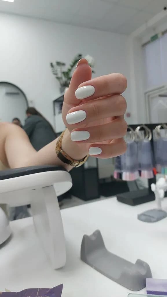 Vi_nailroom