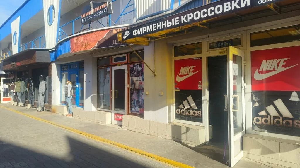 Фирменные кроссовки — фото 2