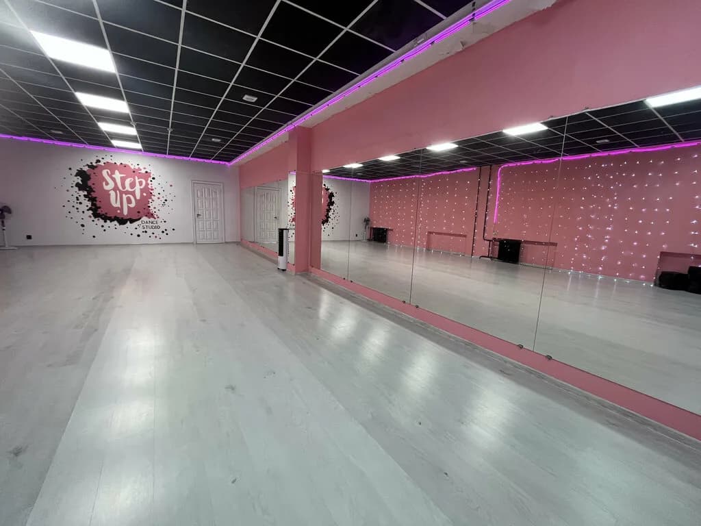 Школы танцев «Step Up Dance Center (Степ Ап)»