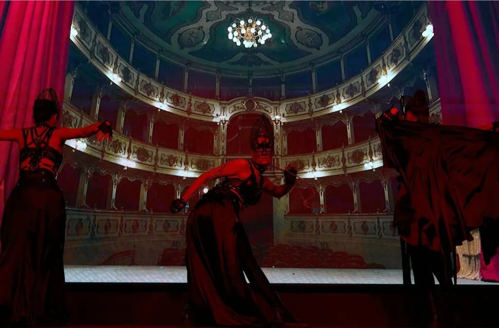 Opera Lounge