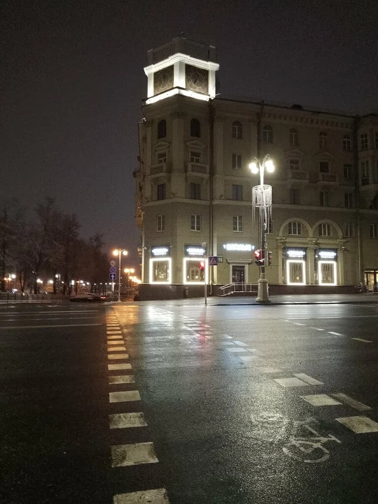 Дом с часами на проспекте Независимости — фото 6