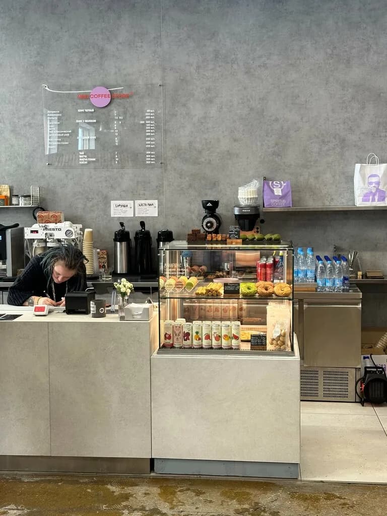Red coffee store — фото 2