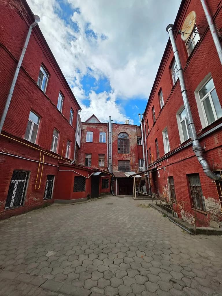 Красный дворик — фото 2