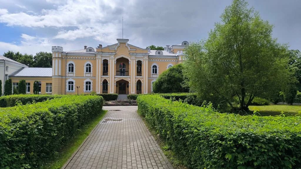 Прилуки, Усадьба графа Чапского