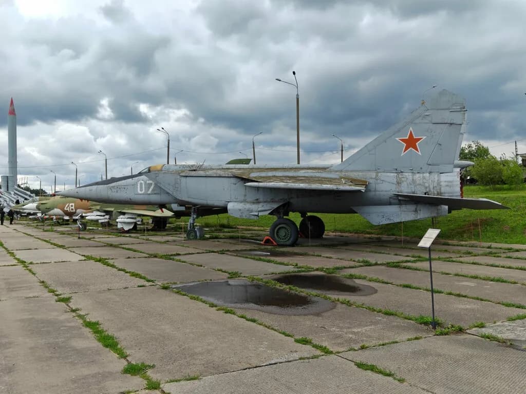 Разведчик - бомбардировщик МиГ-25РБ