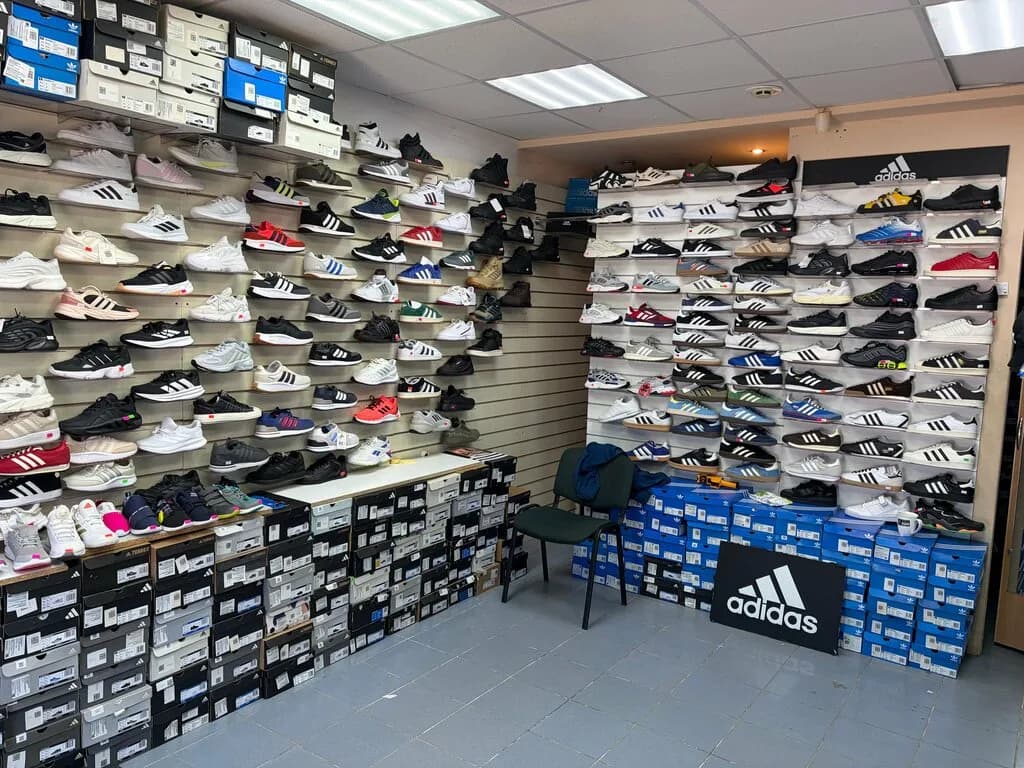 Outlet adidas — фото 3