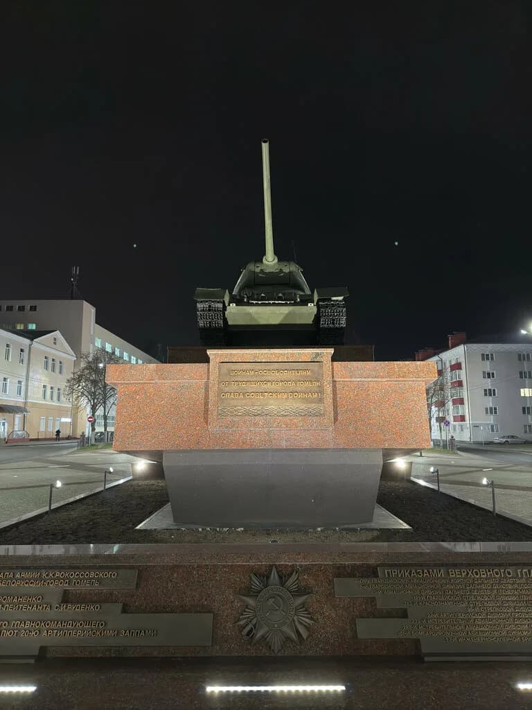 Мемориальный комплекс на площади Восстания
