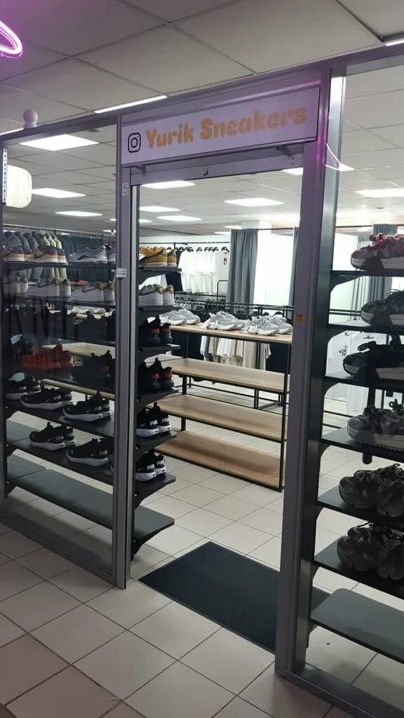 Yurik Sneakers