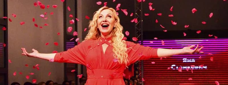 Red Dress МТС: красота спасает мир