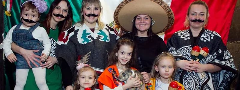 Пиньята вечеринка каждое воскресенье в Cantina Mexicana. Вход свободный!