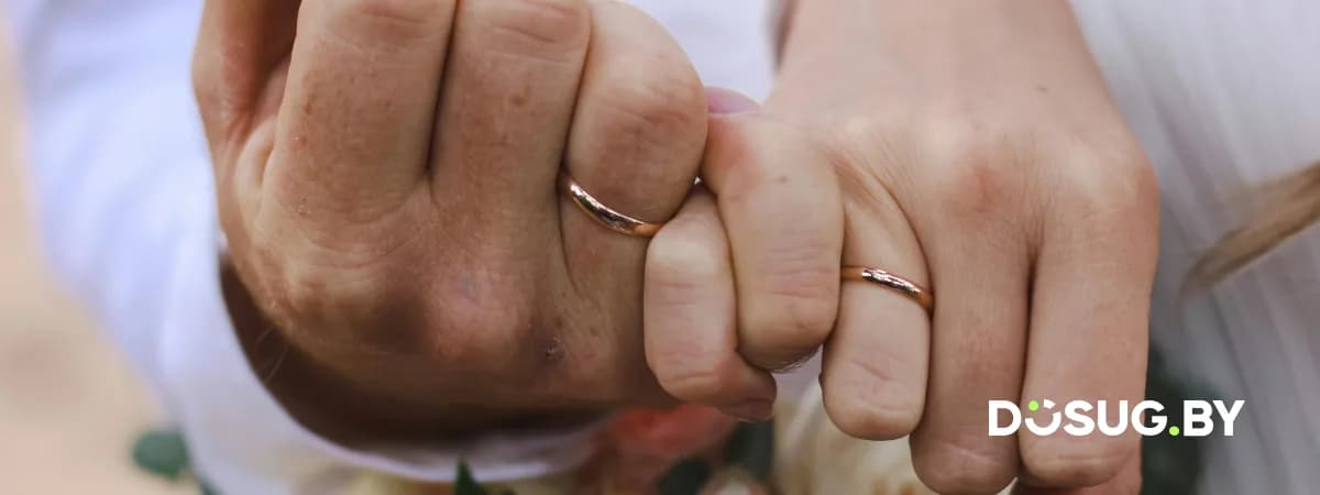 Поздравления с первой годовщиной свадьбы, что дарить на год совместной жизни