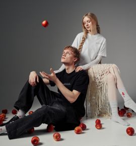 «Беларусы кажуць: бягу, валасы назад». Mark Formelle выпустил коллекцию по народным фразам 