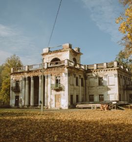 Усадьба Умястовских в Жемыславле: уцелевший дворец на берегу Гавьи